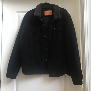 Mens Levi’s coat w/sherpa lining size L